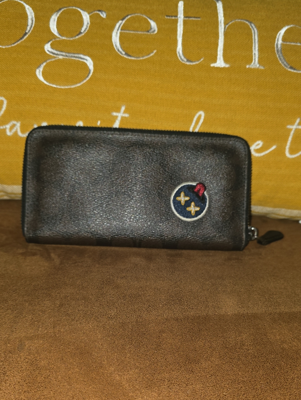 Coach Dark Brown Leather Zip Wallet with Blue Skull Patch,star,and Flag on front - Picture 2 of 8
